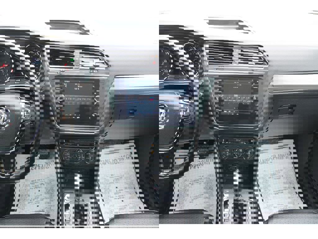 Used 2018 Volkswagen Tiguan SE w/ Panoramic Sunroof Package image 15