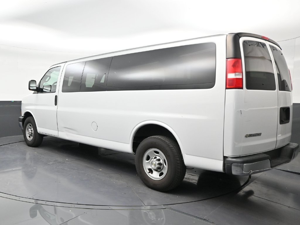 Used 2022 Chevrolet Express 3500 LS w/ Chrome Appearance Package RWD image 3