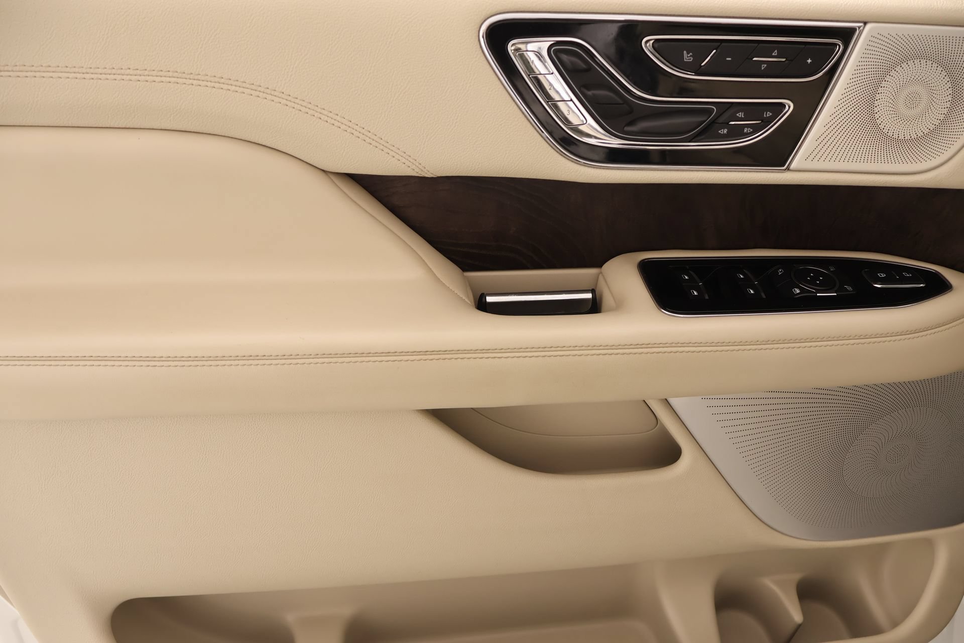 Used 2020 Lincoln Navigator Reserve w/ Equipment Group 208A Reserve AWD/4WD image 18
