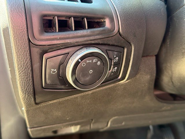 Used 2017 Ford Focus SE w/ Cold Weather Package FWD image 13