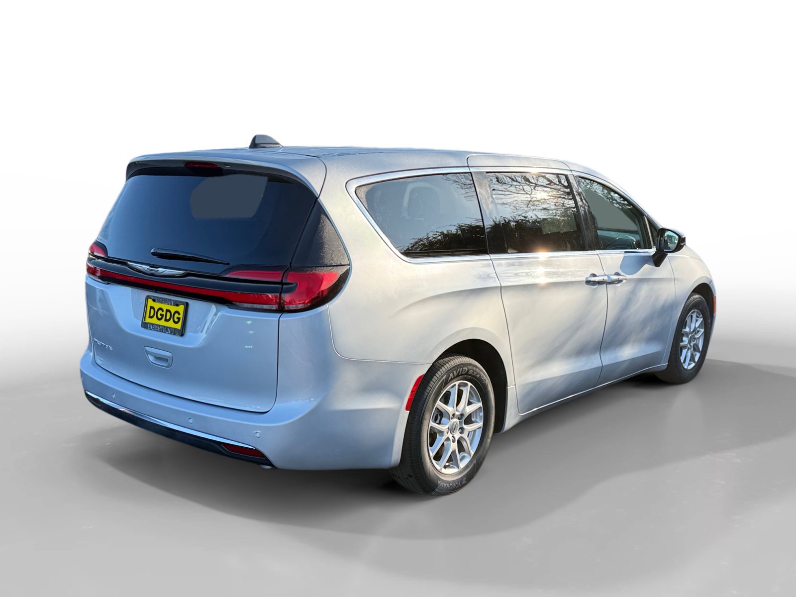 Used 2024 Chrysler Pacifica Touring-L image 5
