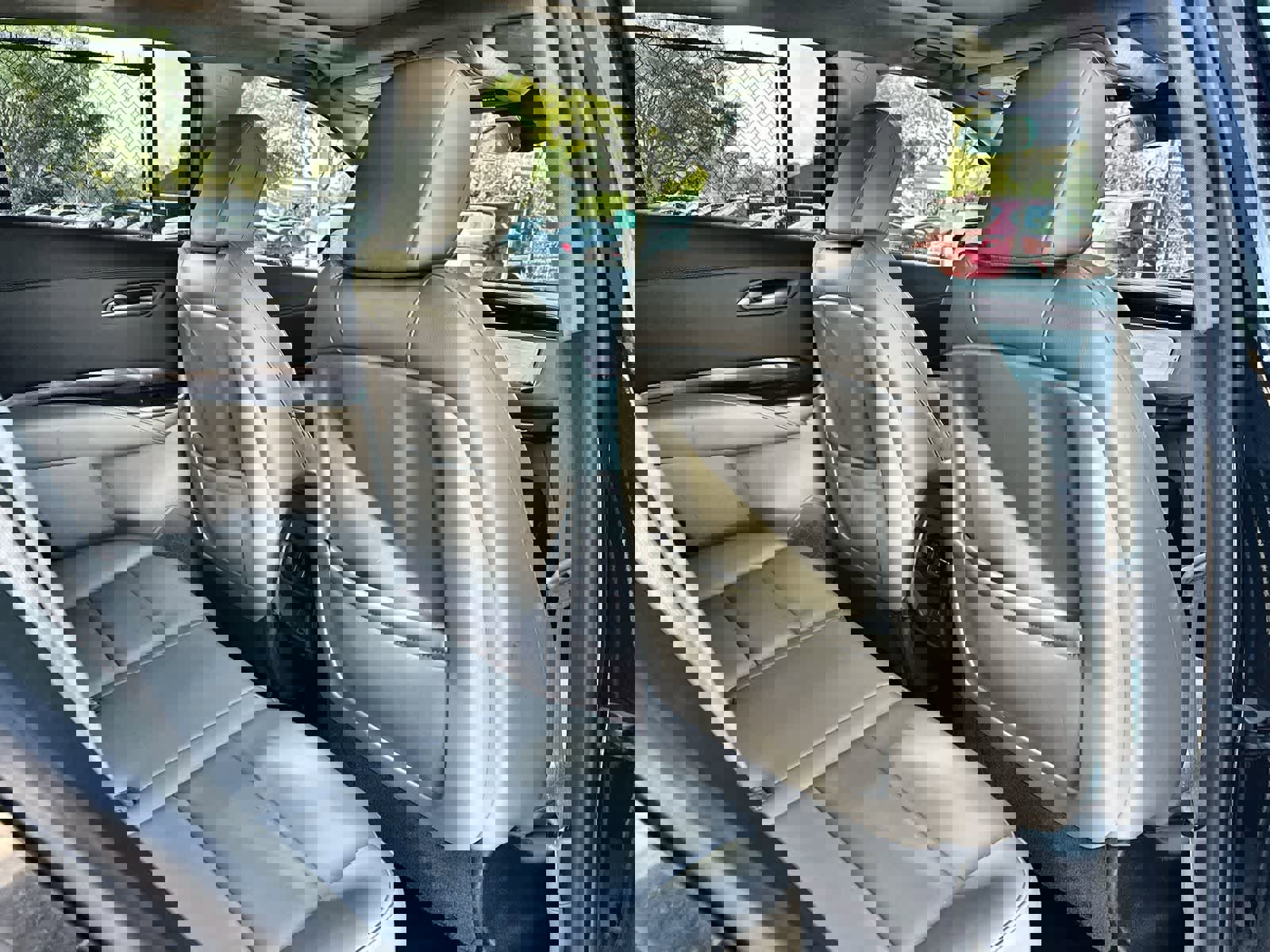 Used 2022 Cadillac XT4 Luxury w/ Driver Awareness Package image 17