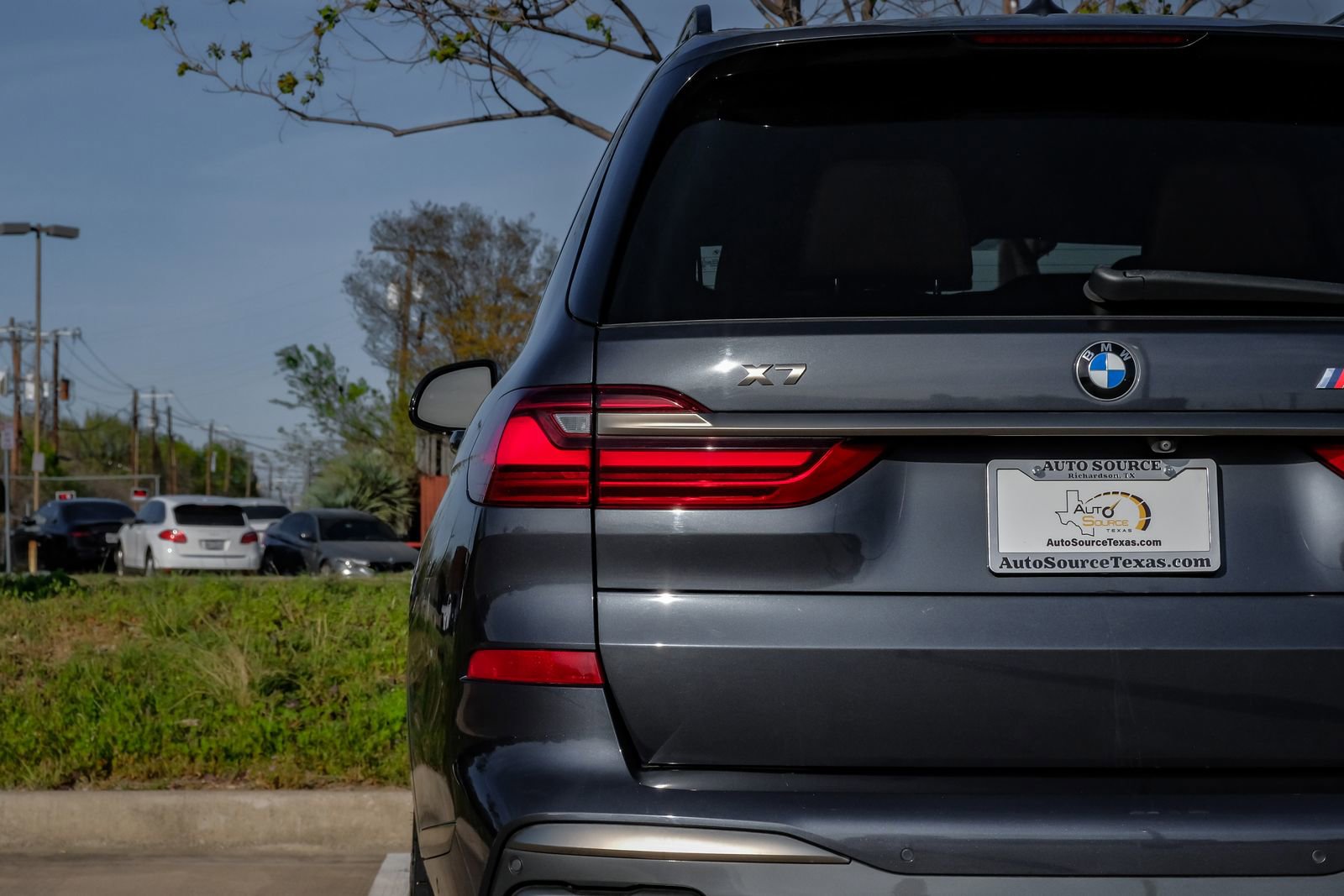 Used 2021 BMW X7 M50i w/ Executive Package image 56