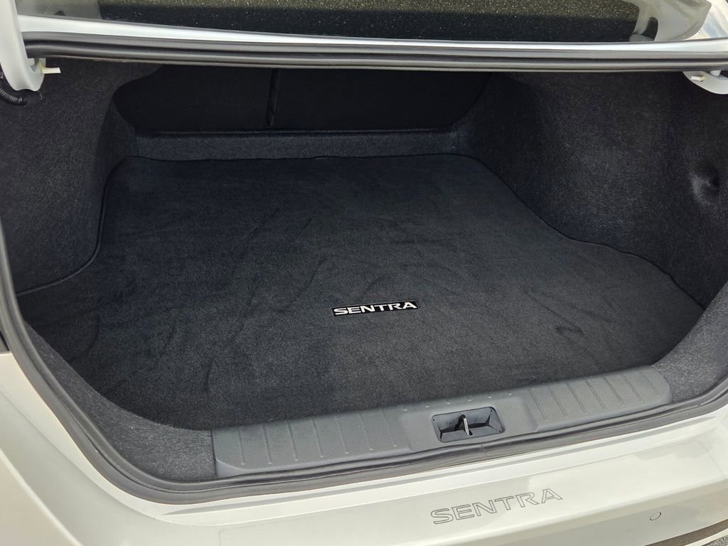 Used 2025 Nissan Sentra SR w/ SR Premium Package image 13