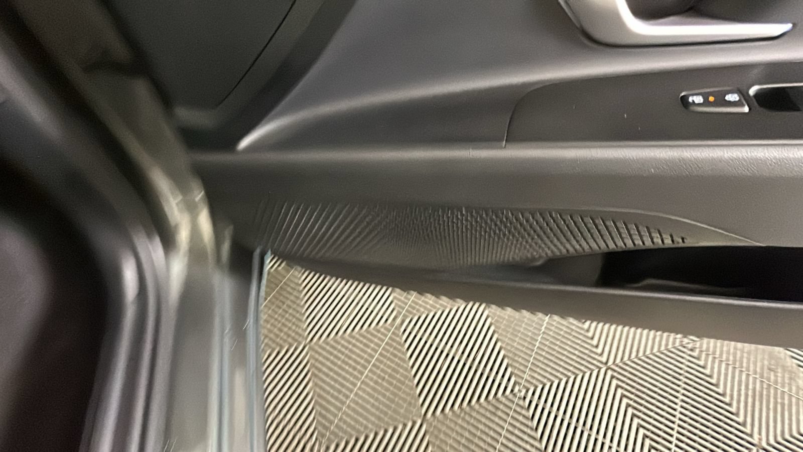 Certified 2024 Hyundai Elantra SE FWD image 35