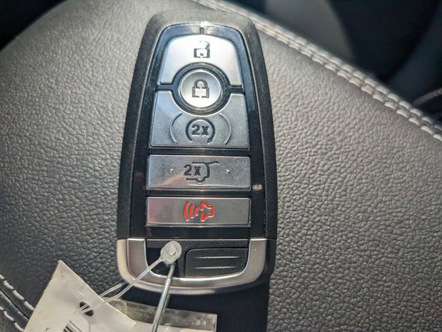 New 2025 Ford Escape SE w/ PHEV Premium Package FWD image 16