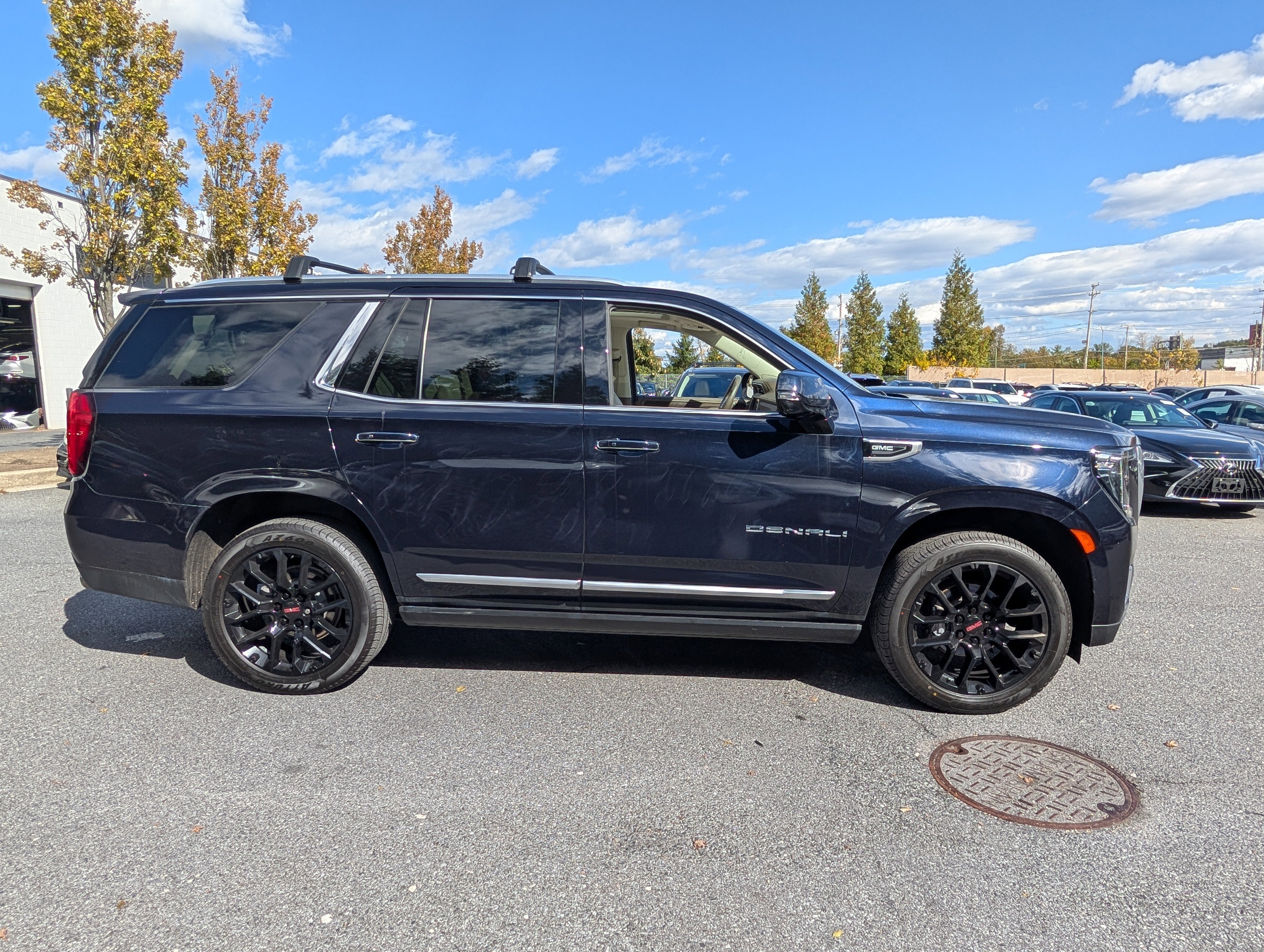 Used 2022 GMC Yukon Denali w/ Max Trailering Package image 2