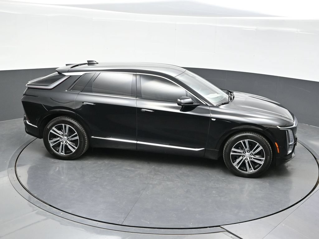 Certified 2024 Cadillac Lyriq Luxury AWD/4WD image 33