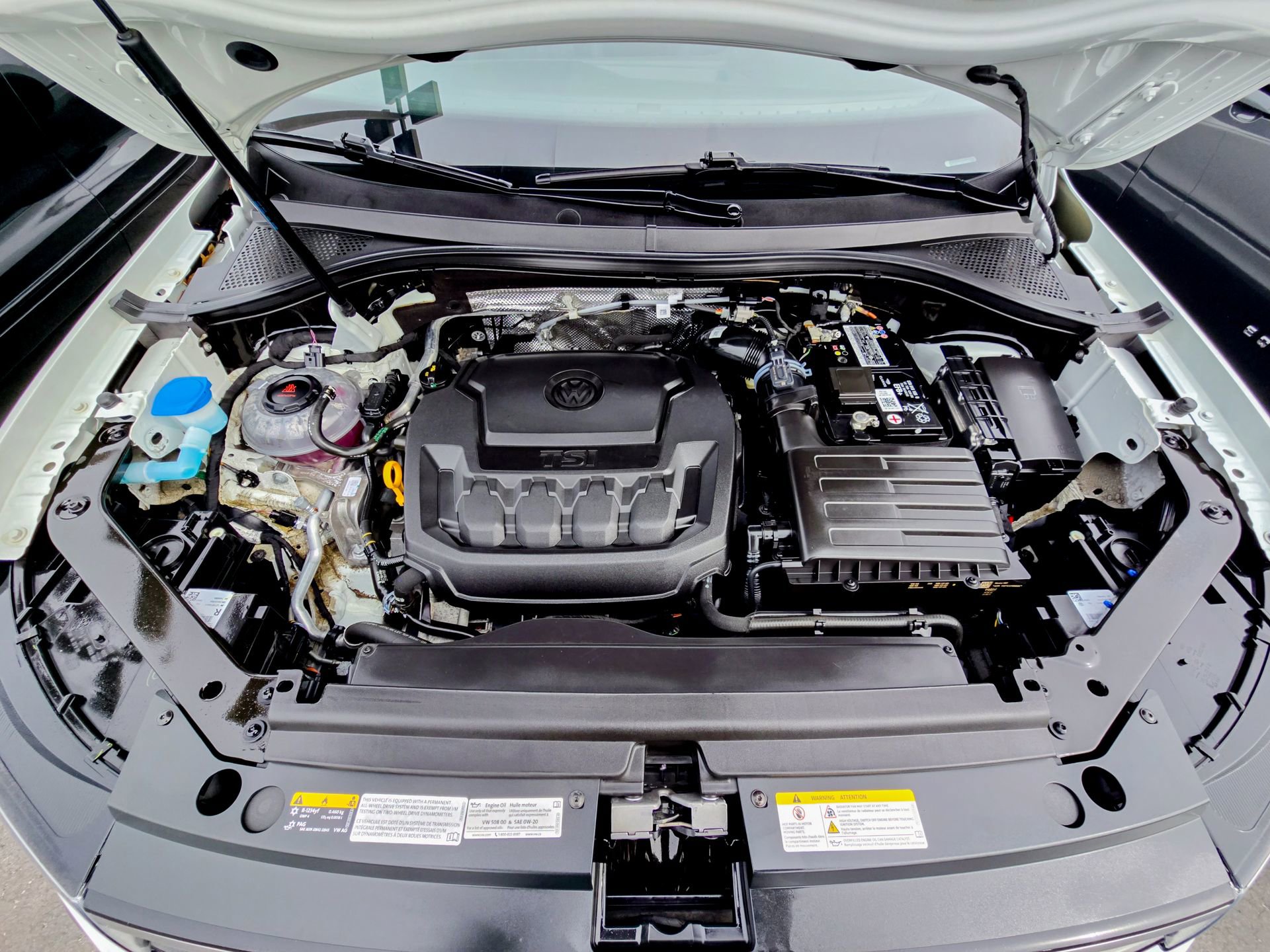 Used 2022 Volkswagen Tiguan SE R-Line image 31