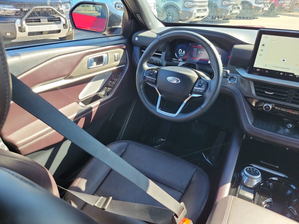 Used 2025 Ford Explorer Platinum image 11