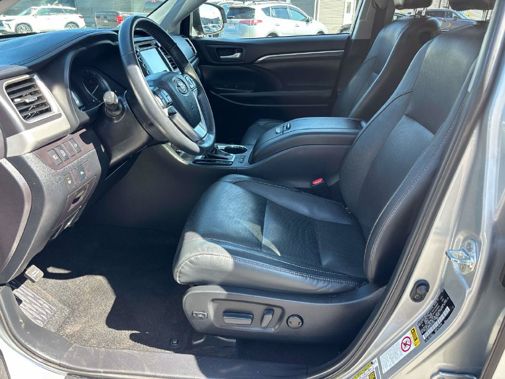 Used 2019 Toyota Highlander Limited AWD/4WD image 8