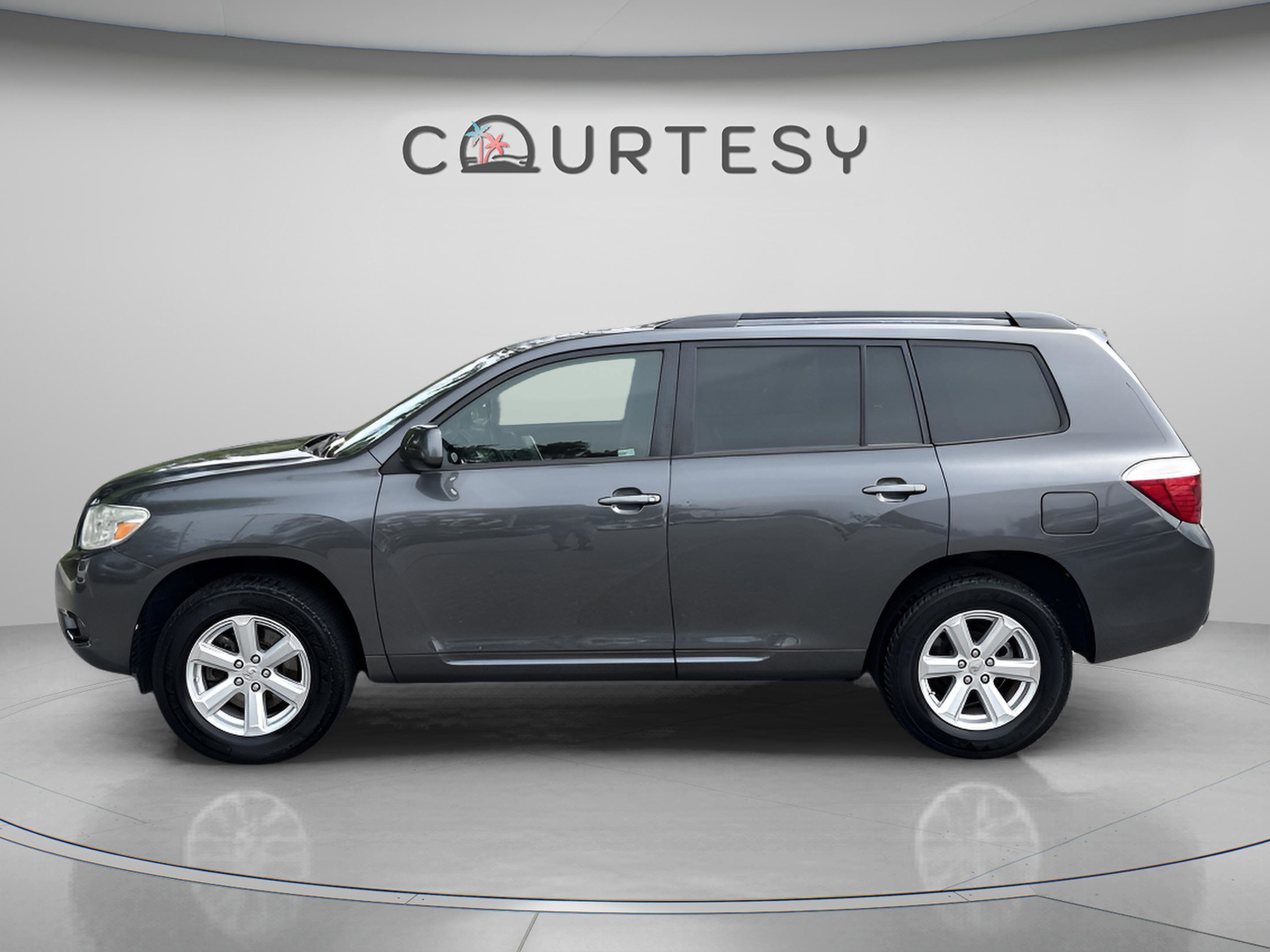 Used 2010 Toyota Highlander SE FWD image 4