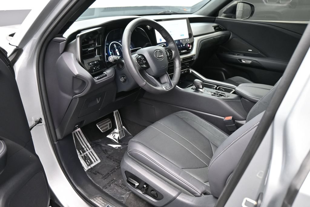 Used 2024 Lexus TX 500h AWD w/ Technology Package image 2