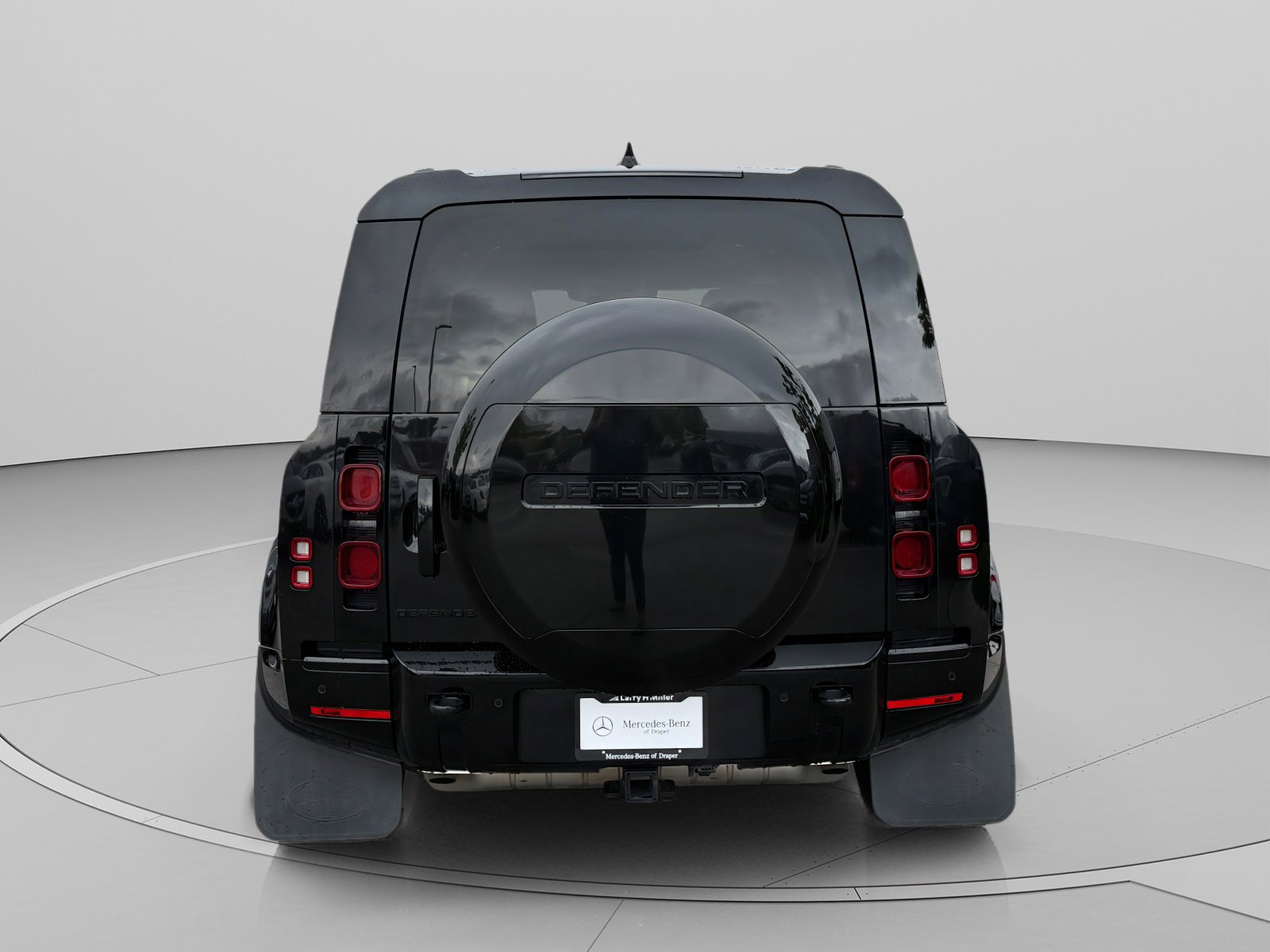Used 2024 Land Rover Defender 110 X-Dynamic SE AWD/4WD image 4