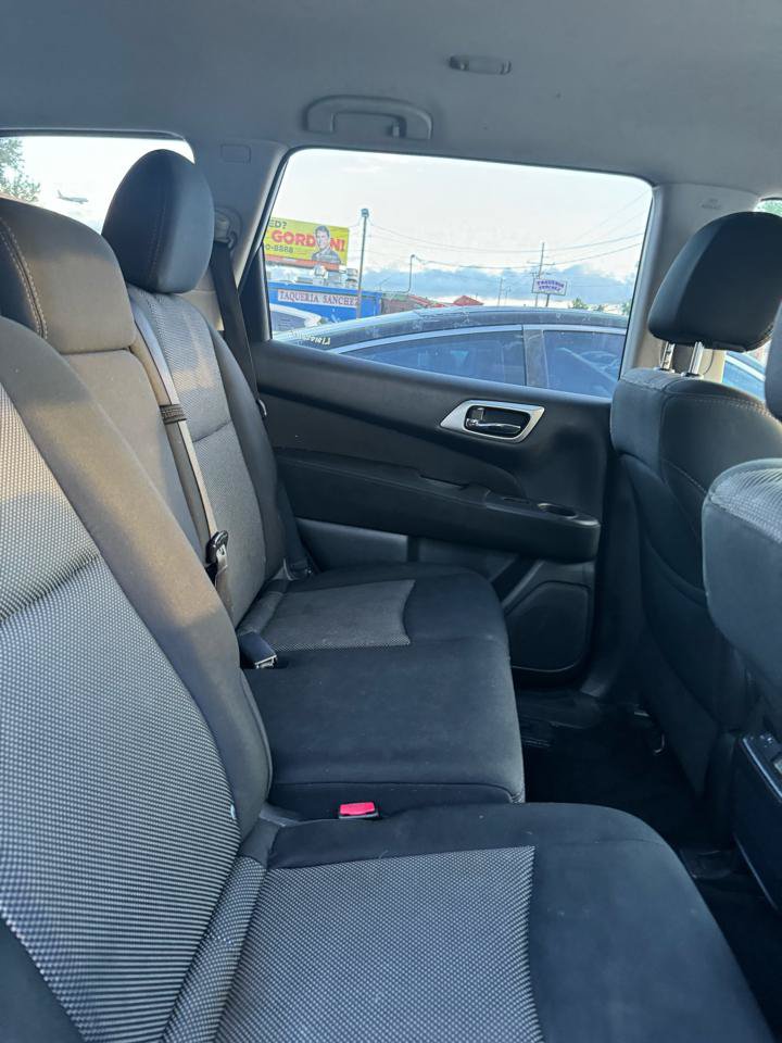 Used 2017 Nissan Pathfinder SV FWD image 10