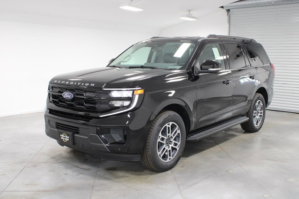 New 2026 Ford Expedition Active image 3