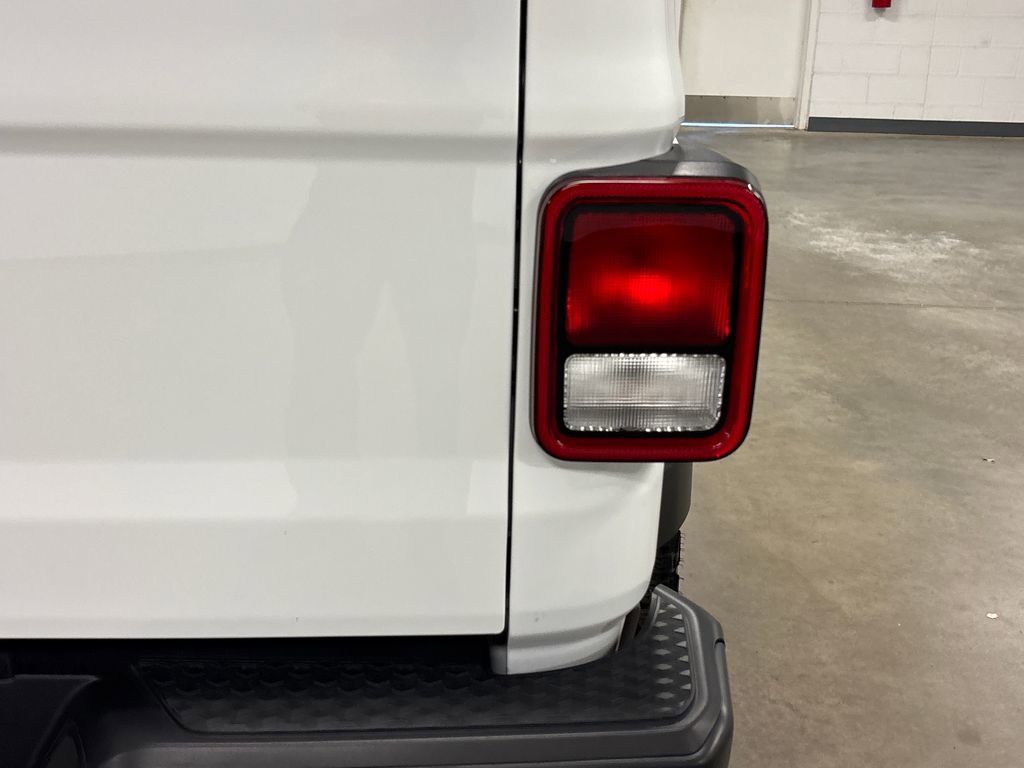 Used 2025 Jeep Gladiator Sport image 17