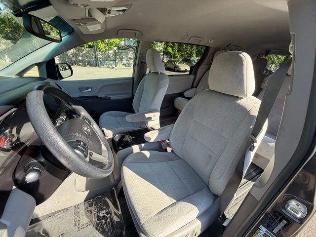 Used 2015 Toyota Sienna LE FWD image 12