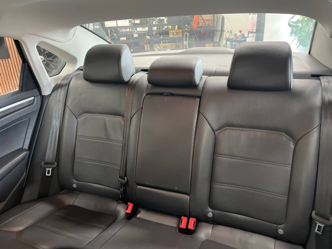 Used 2018 Volkswagen Passat 2.0T SE FWD image 41