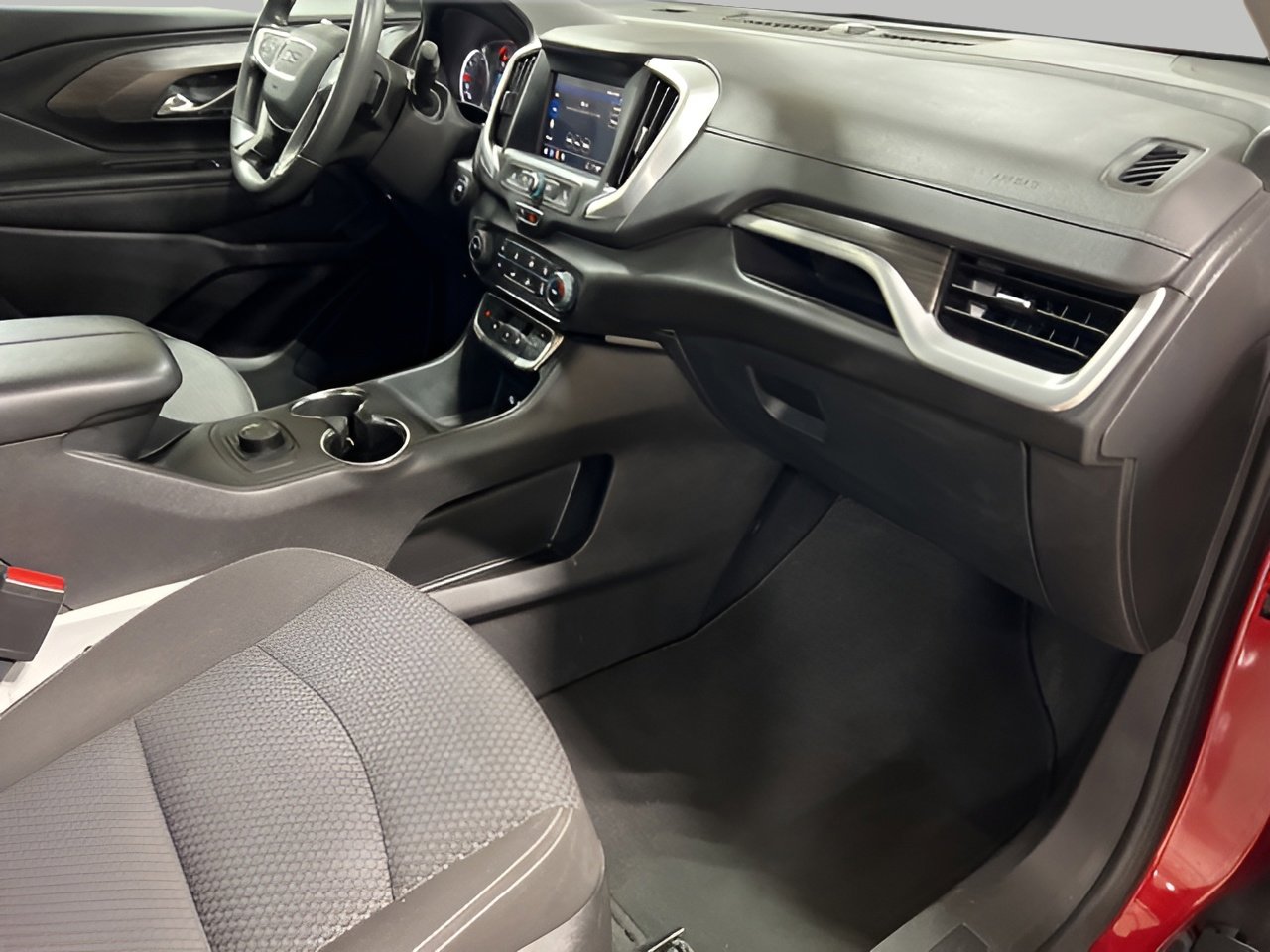 Used 2024 GMC Terrain SLE image 59