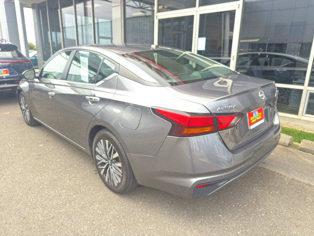 Used 2024 Nissan Altima 2.5 SV FWD image 11