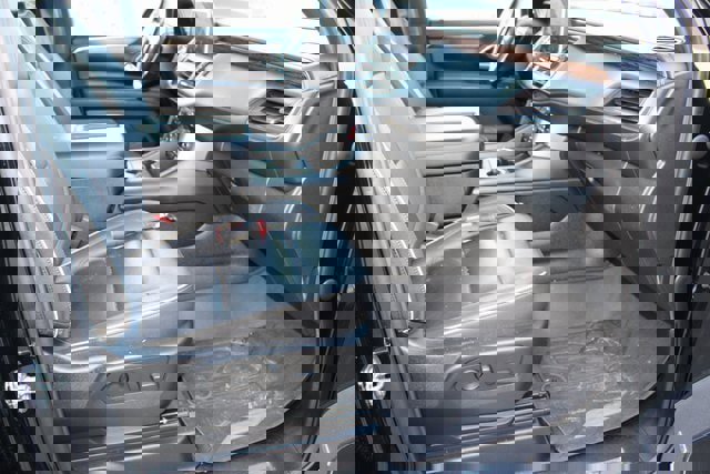 Used 2023 Chevrolet Suburban Premier image 18