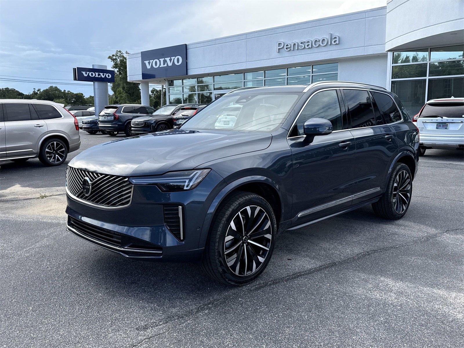 New 2026 Volvo XC90 B5 Plus image 1