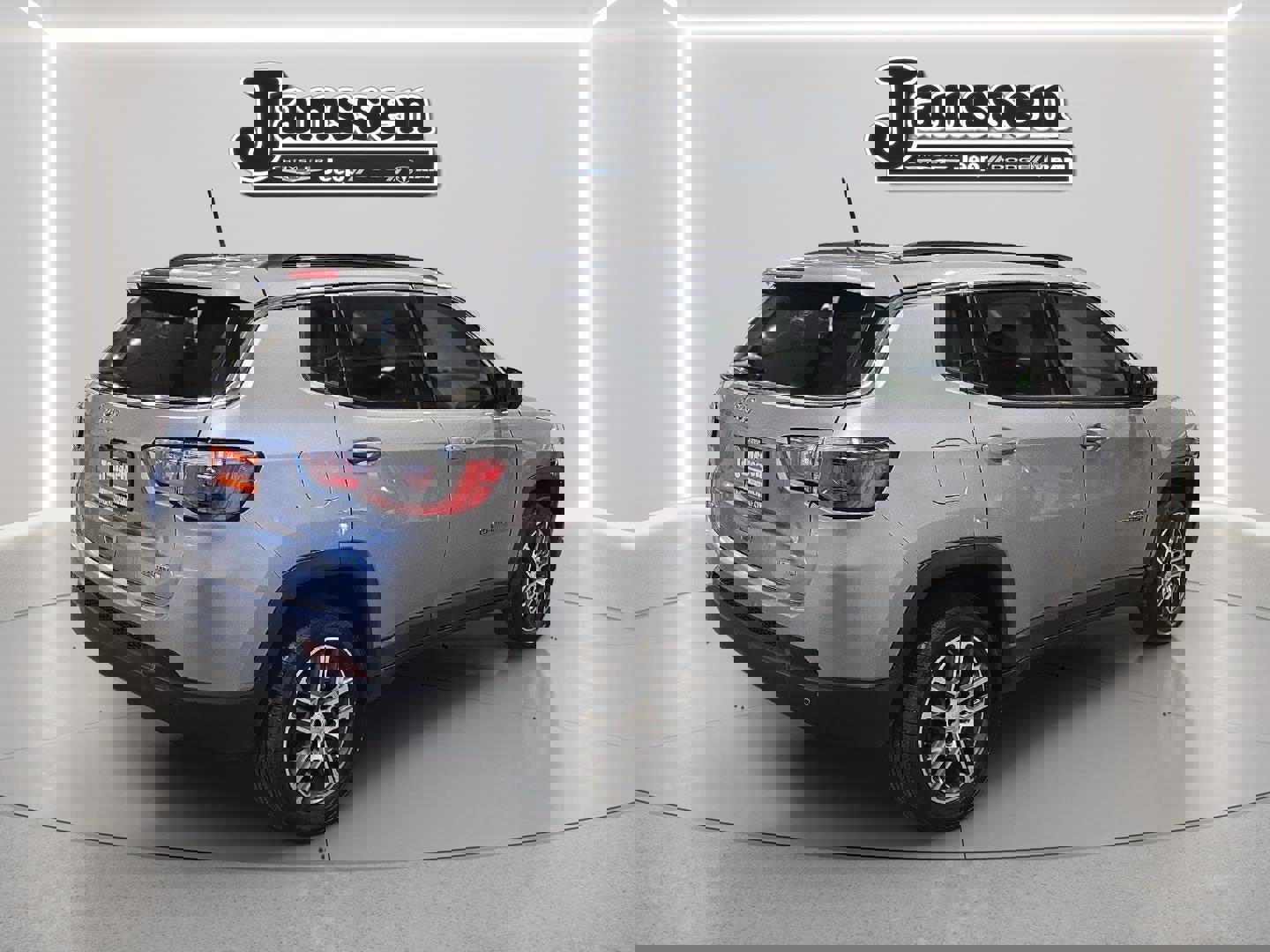 Used 2017 Jeep Compass Latitude w/ Safe & Security Group image 5