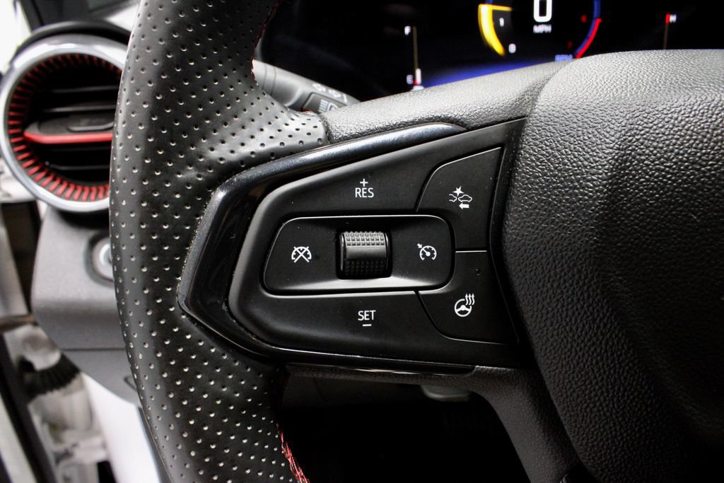 Used 2024 Chevrolet Trax RS FWD image 27