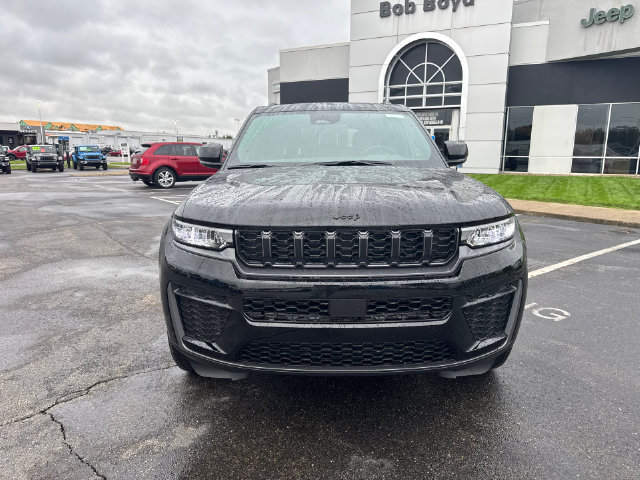 New 2027 Jeep Grand Cherokee Altitude AWD/4WD image 2