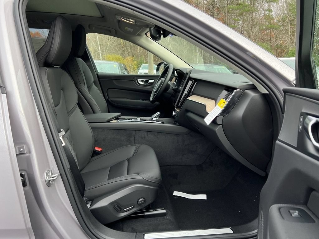 New 2026 Volvo XC60 B5 Plus w/ Protection Package Premier AWD/4WD image 28