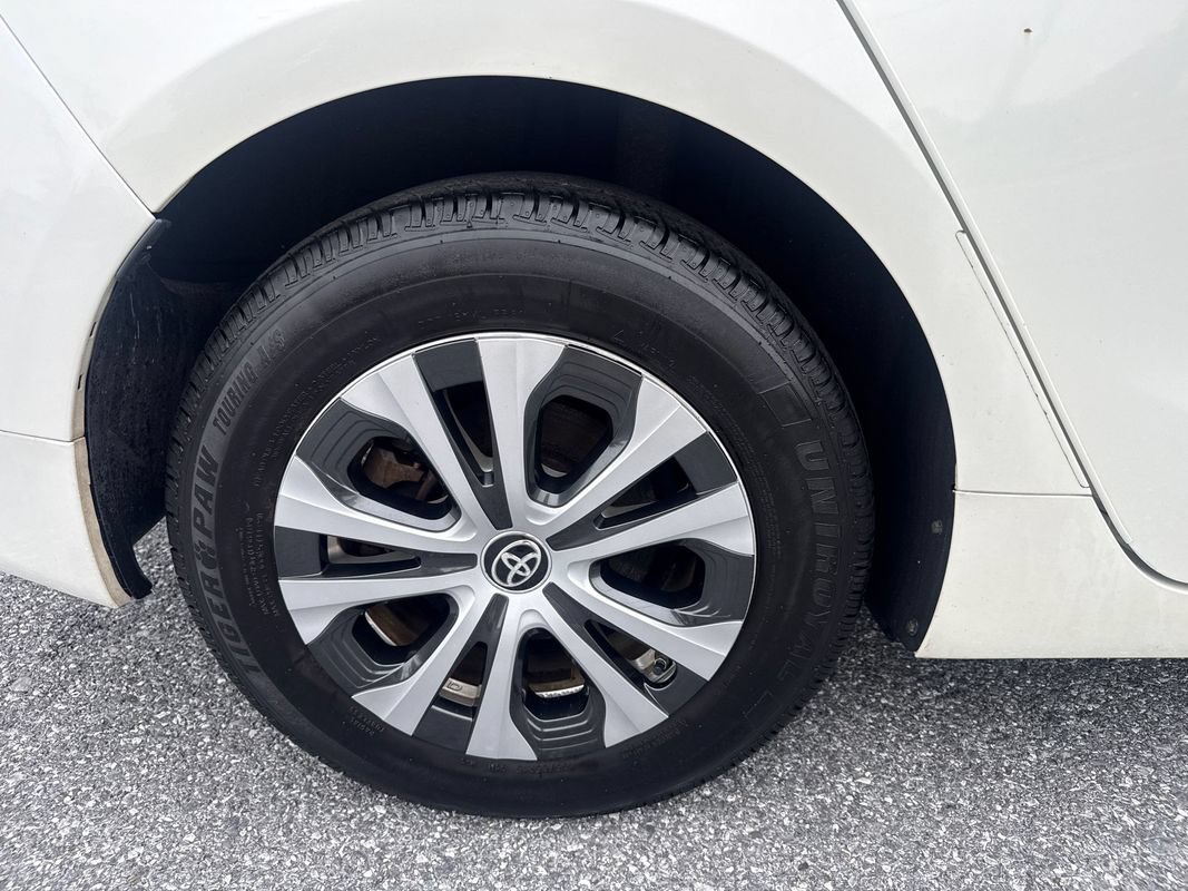 Used 2017 Toyota Prius Two FWD image 31