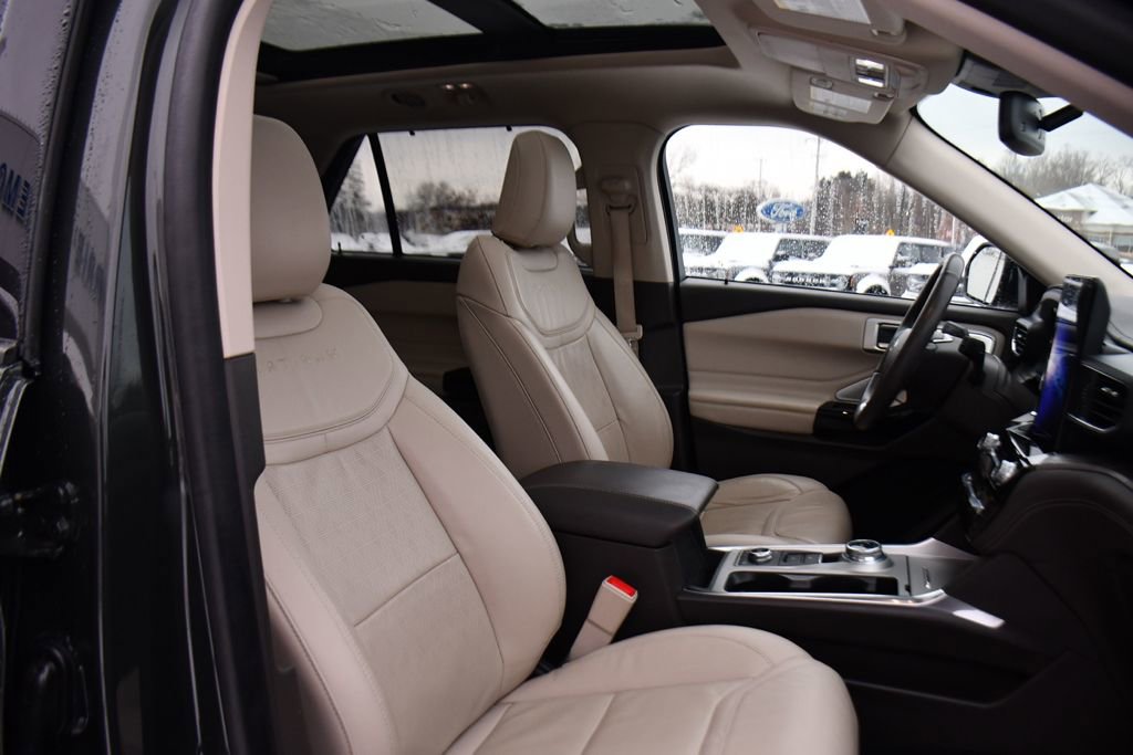 Used 2023 Ford Explorer Platinum w/ Technology Package image 16