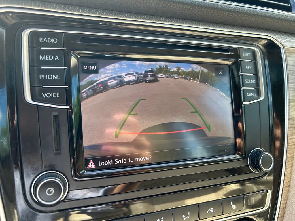 Used 2018 Volkswagen Passat 2.0T SE FWD image 33