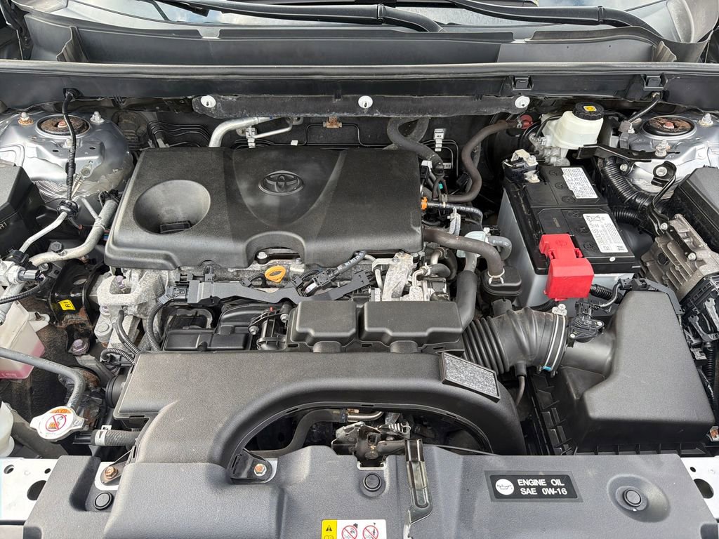 Used 2020 Toyota RAV4 XLE Premium image 21