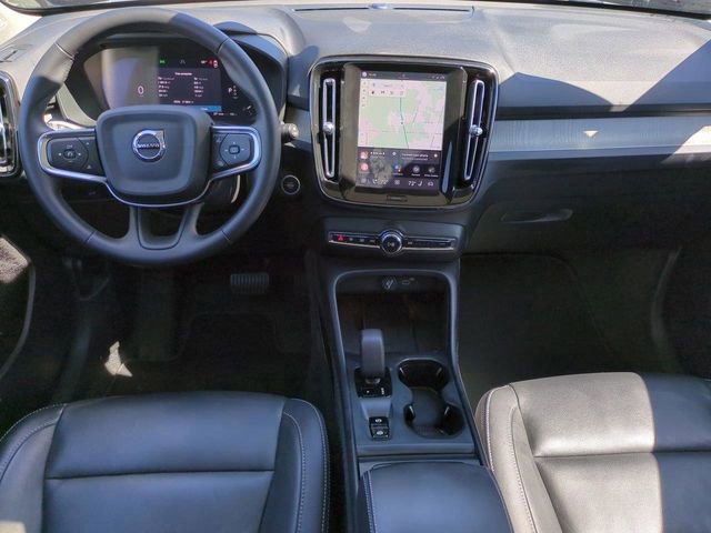 Certified 2025 Volvo XC40 B5 Core AWD/4WD image 11