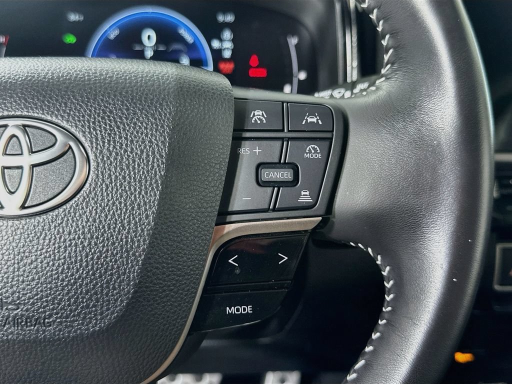 Used 2025 Toyota Camry SE FWD image 25