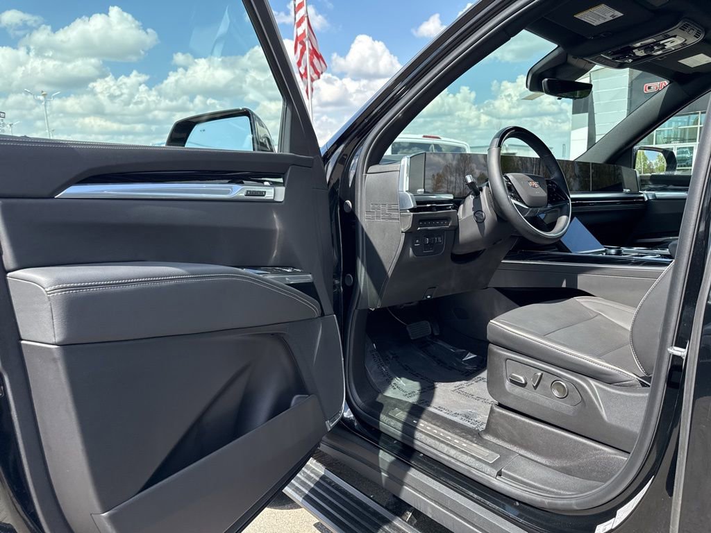 Used 2025 Cadillac Escalade Sport w/ Touring Package image 29