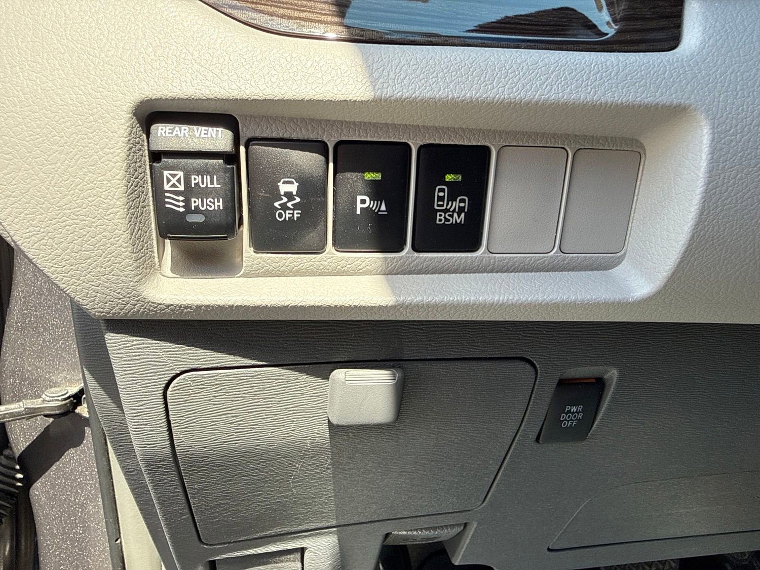 Used 2016 Toyota Sienna XLE w/ XLE Navigation Package AWD/4WD image 13