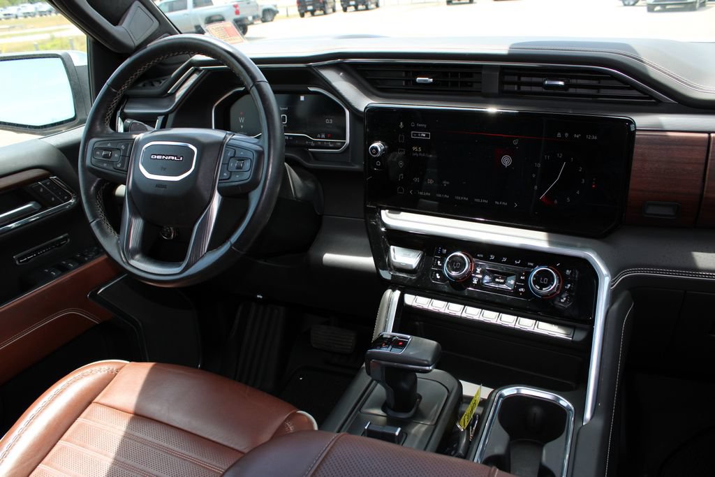 Used 2023 GMC Sierra 1500 Denali Ultimate AWD/4WD image 8