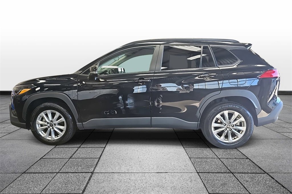 Used 2024 Toyota Corolla Cross LE image 8