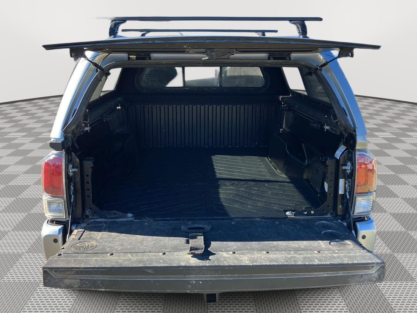 Used 2022 Toyota Tacoma TRD Off-Road w/ Technology Package image 17