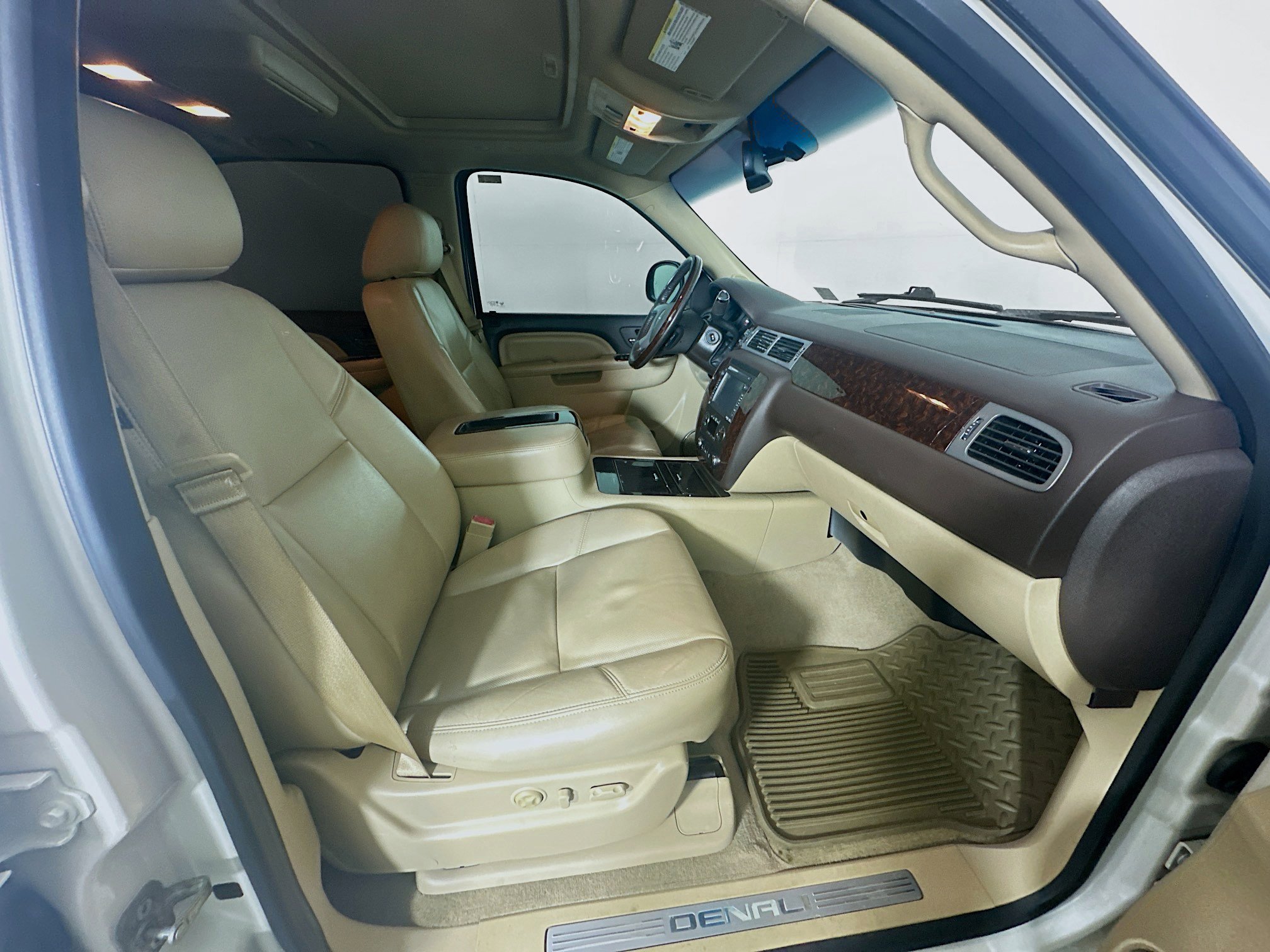 Used 2013 GMC Yukon Denali RWD image 35