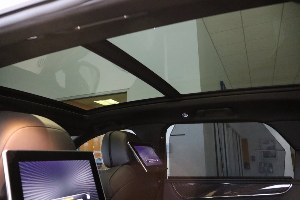 Used 2025 Bentley Bentayga image 20