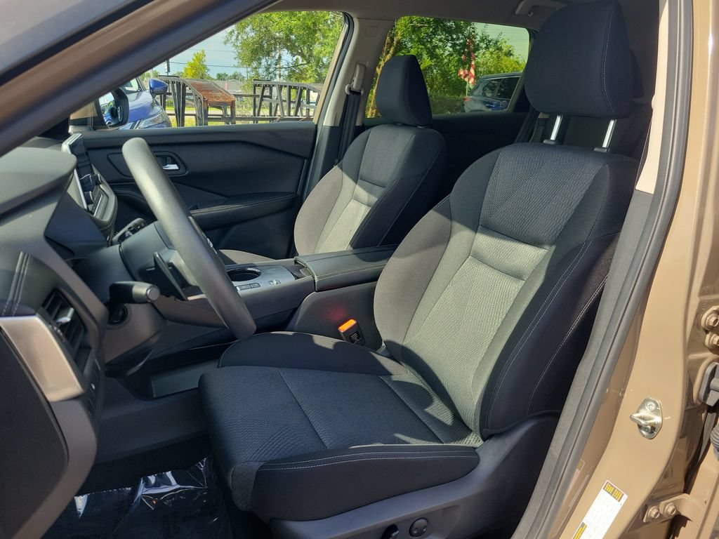 Certified 2024 Nissan Rogue SV FWD image 16