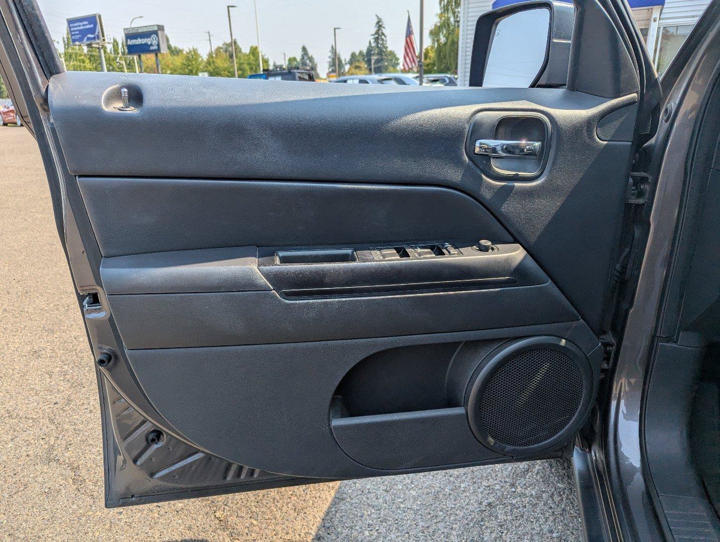 Used 2014 Jeep Patriot Latitude FWD image 10
