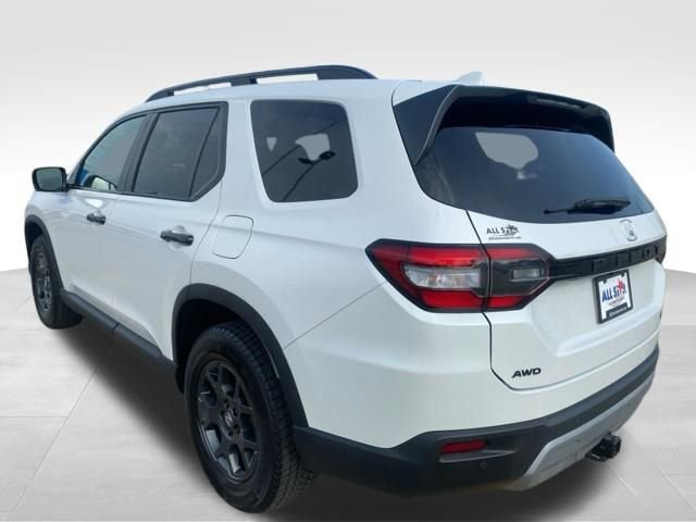 Used 2025 Honda Pilot TrailSport image 4
