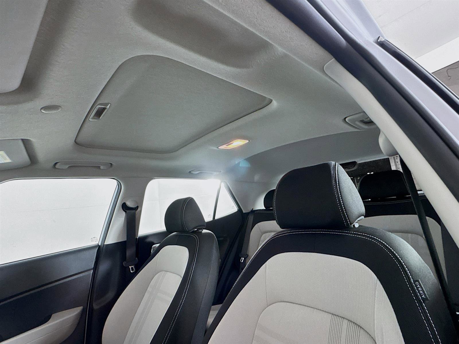 Certified 2025 Hyundai Venue SEL image 14