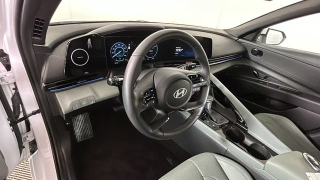 Certified 2025 Hyundai Elantra Limited FWD image 14