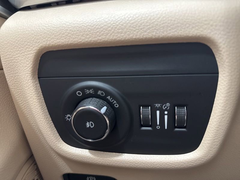 New 2025 Jeep Grand Cherokee Limited image 25